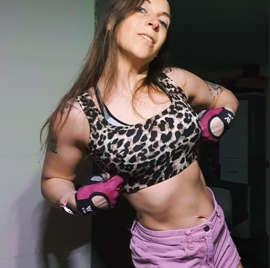 Crushi mit pinken Boxhandschuhen
